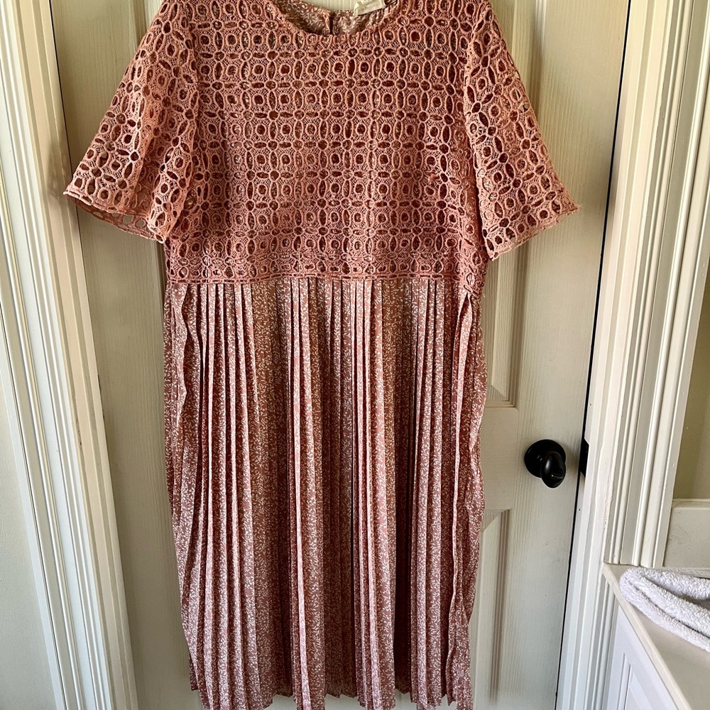 Elegant Pink Lace Midi